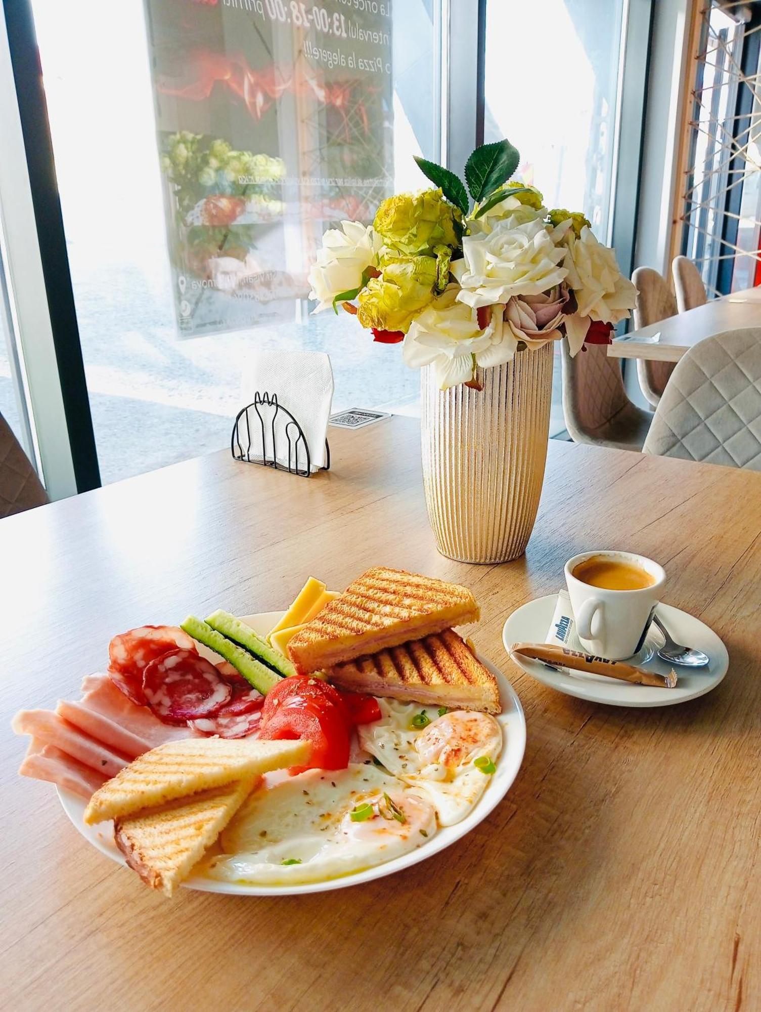Monarc Boutique Aparthotel - Self Check-In Visan ภายนอก รูปภาพ