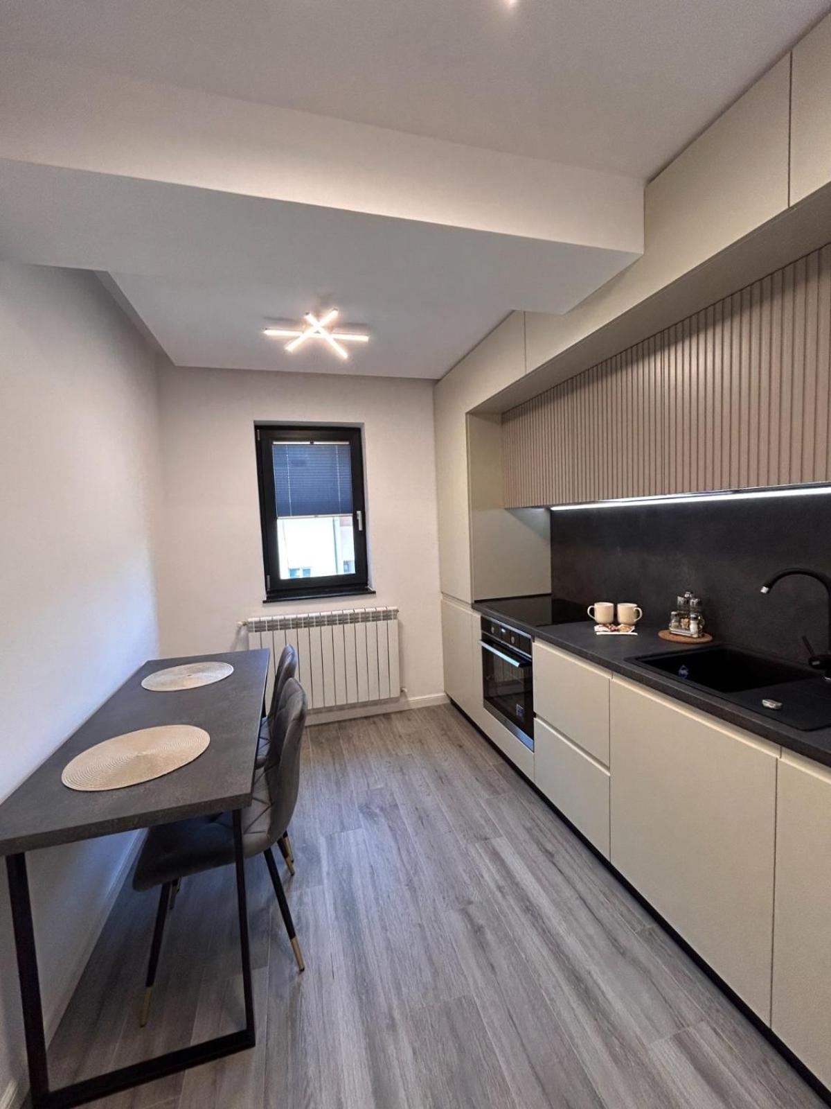 Monarc Boutique Aparthotel - Self Check-In Visan ภายนอก รูปภาพ