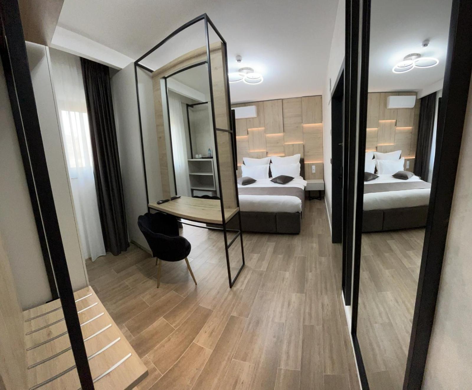 Monarc Boutique Aparthotel - Self Check-In Visan ภายนอก รูปภาพ