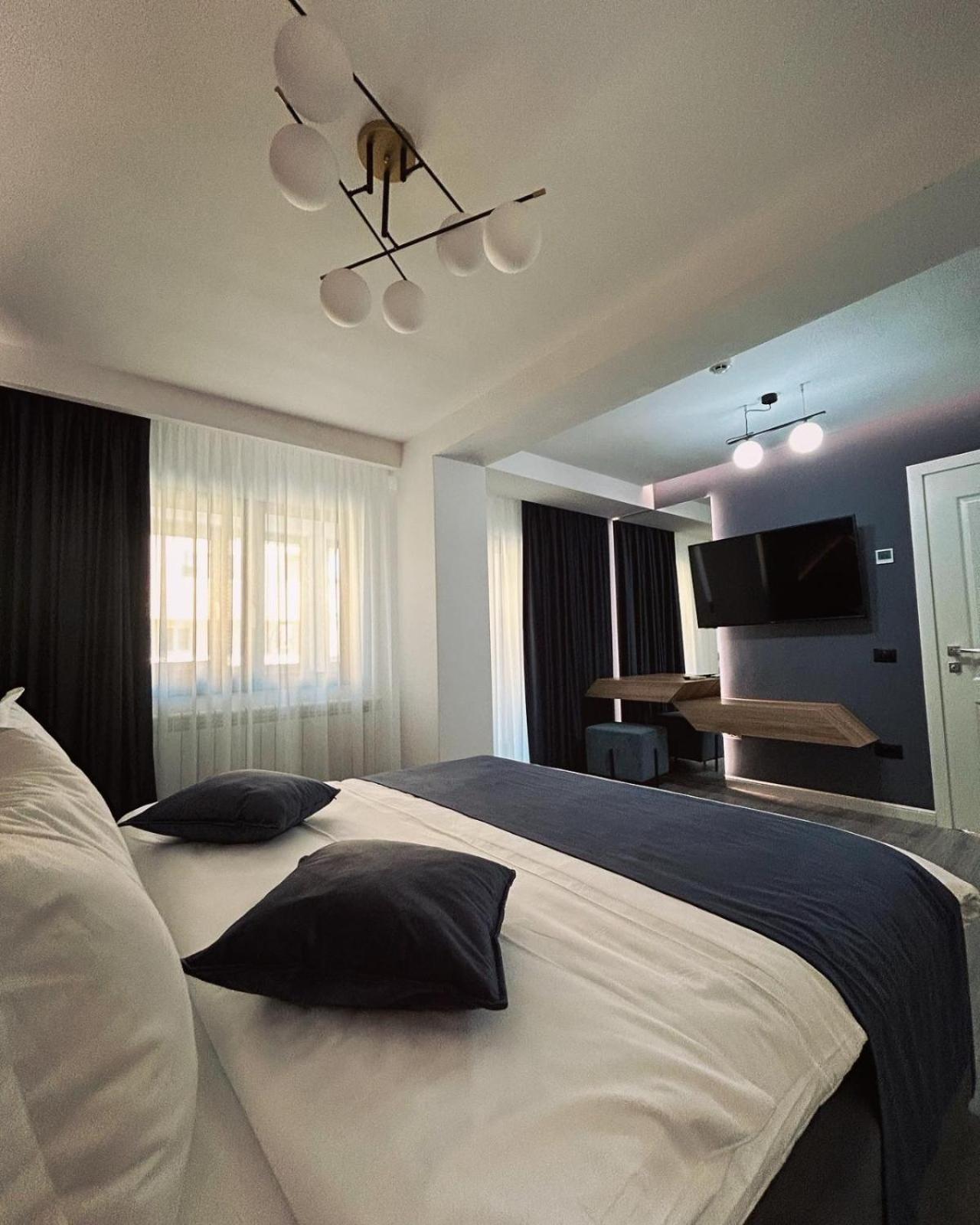 Monarc Boutique Aparthotel - Self Check-In Visan ภายนอก รูปภาพ