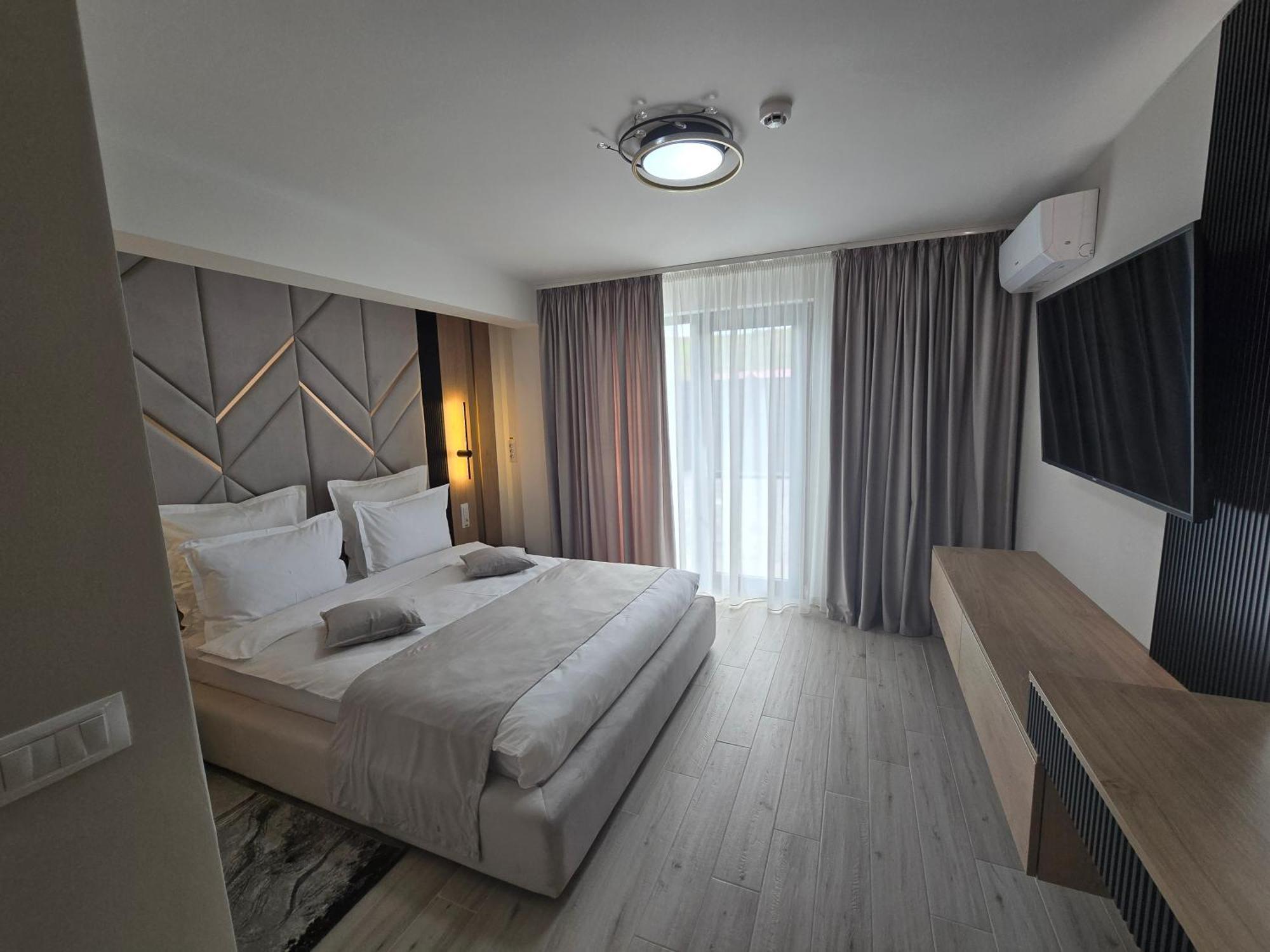 Monarc Boutique Aparthotel - Self Check-In Visan ภายนอก รูปภาพ