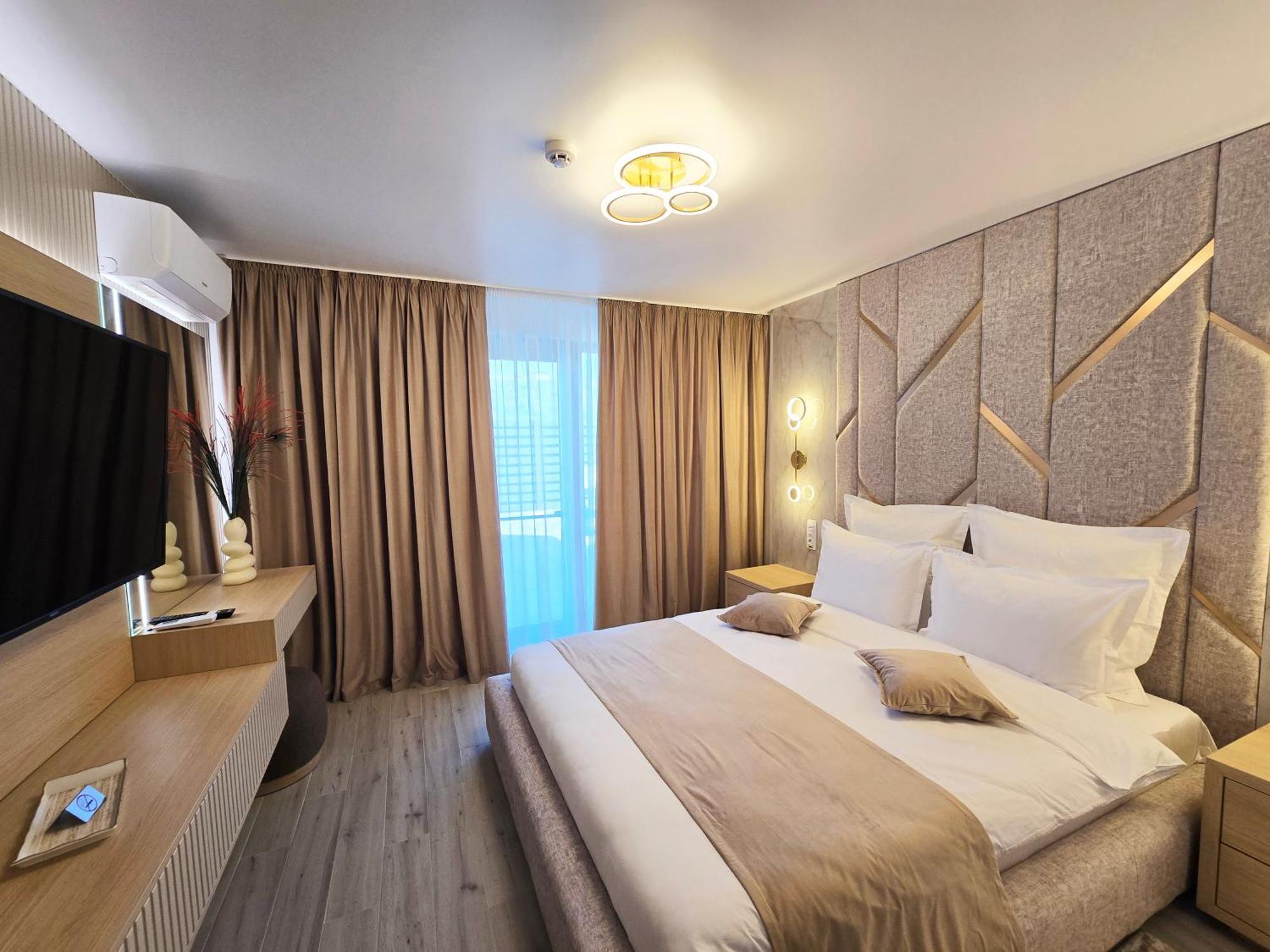 Monarc Boutique Aparthotel - Self Check-In Visan ภายนอก รูปภาพ